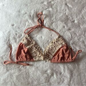 BEACH BUNNY LADY LACE TRI TOP.